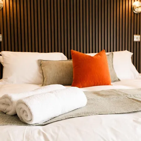 Lovely Flat On Bath Road - Flat 9 *