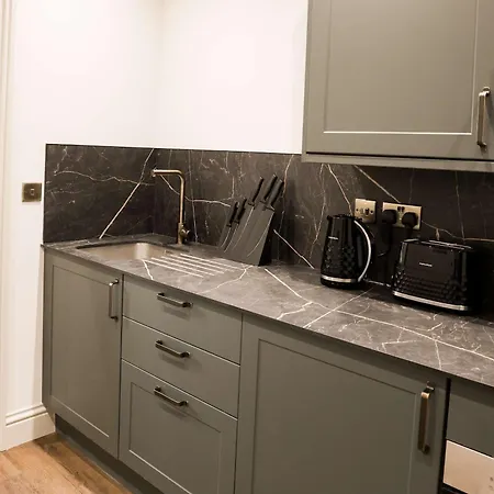 Apartment Lovely Flat On Bath Road - Flat 9