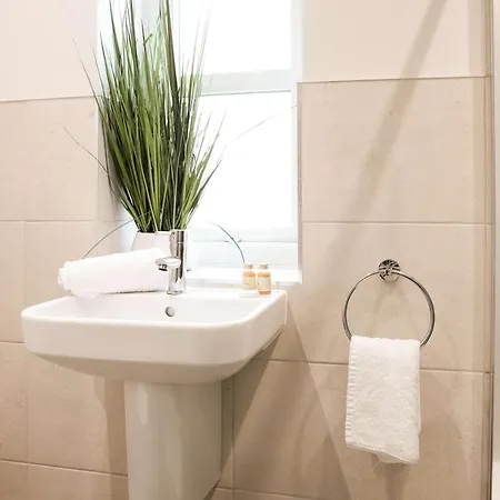 Lovely Flat On Bath Road - Flat 9 Lägenhet