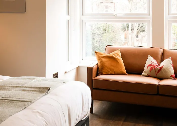 Apartment Lovely Flat On Bath Road - Flat 9 *