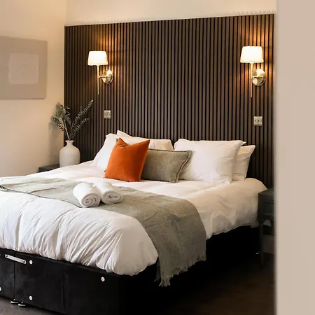 Lovely Flat On Bath Road - Flat 9 *